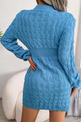 Langärmliges Mini-Pulloverkleid mit Zopfmuster